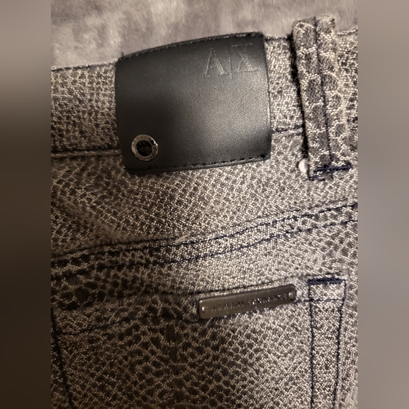 Beautiful snake type jeans - Picture 4 of 5